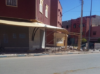 كل شئ مباح بابن جرير ضدا على القانون ... حتى اقتلاع الاشجار من الملك العام ، مما يطرح اكثر من علامة استفهام؟؟؟ كل شئ مباح بابن جرير ضدا على القانون ... حتى اقتلاع الاشجار من الملك العام ، مما يطرح اكثر من علامة استفهام؟؟؟