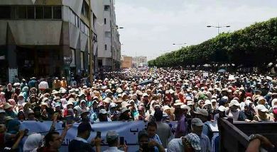 تضامنا مع حراك الريف، آلاف المغاربة في احتجاج نادر بالرباط