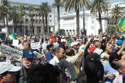 مسيرة الدار البيضاء تجمع على ضرورة إطلاق سراح كافة المعتقلين السياسيين