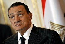 مبارك يتنحى عن منصبه والجيش يتولى ادارة البلاد