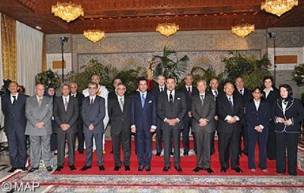 لائحة بأسماء أعضاء اللجنة الاستشارية لمراجعة الدستور لائحة بأسماء أعضاء اللجنة الاستشارية لمراجعة الدستور