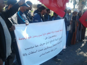 السلاليون بجماعة نزالة لعظم باقليم الرحامنة ينددون بالضرر اللاحق بهم. السلاليون بجماعة نزالة لعظم باقليم الرحامنة ينددون بالضرر اللاحق بهم.