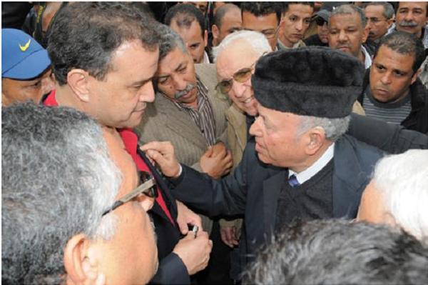 محمد بنسعيد وأعضاء من الاشتراكي الموحد أمام مقر الحزب بالبيضاء محمد بنسعيد وأعضاء من الاشتراكي الموحد أمام مقر الحزب بالبيضاء