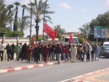 الرحامنة : جماعة ايت الطالب سكان زاوية أهل سيدي علي يقودون مسيرة احتجاجية نحو عمالة الإقليم الرحامنة : جماعة ايت الطالب سكان زاوية أهل سيدي علي يقودون مسيرة احتجاجية نحو عمالة الإقليم