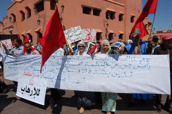 منسقيات جمعية الصحراء المغربية للتنمية و التضامن و فروع المنظمة العالمية للصحراويين المغاربة لجمع الشمل في زيارة استنكارية للإعمال الإرهابية بمراكش منسقيات جمعية الصحراء المغربية للتنمية و التضامن و فروع المنظمة العالمية للصحراويين المغاربة لجمع الشمل في زيارة استنكارية للإعمال الإرهابية بمراكش