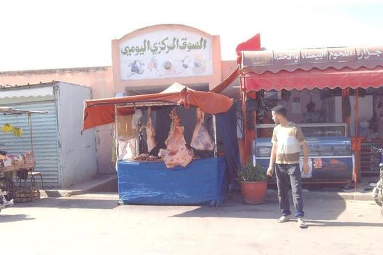 تصرف غريب ..أم هو غياب كلي للسلطات المحلية بابن جرير تصرف غريب ..أم هو غياب كلي للسلطات المحلية بابن جرير