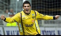 مصطفى الكبير يوقع مع كاغلياري الإيطالي مصطفى الكبير يوقع مع كاغلياري الإيطالي