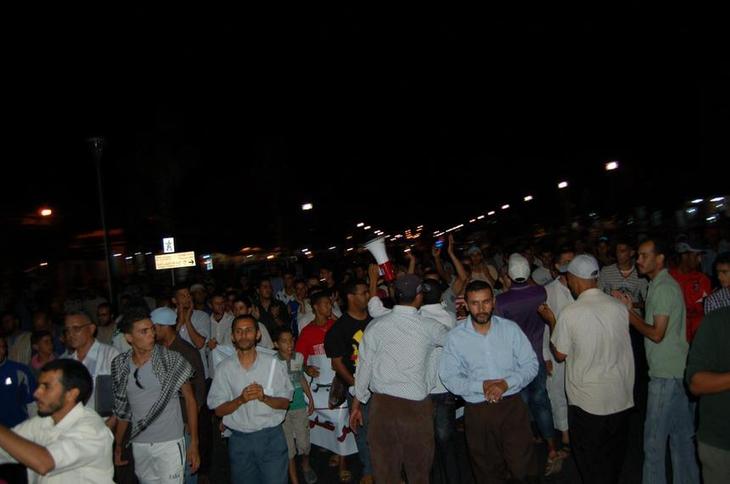 شباب 20 فبراير بابن جرير ينظم تظاهرة احتجاجية بعد منعهم من تنظيم أمسية فنية .. ويسير بها بأهم شوراع المدينة شباب 20 فبراير بابن جرير ينظم تظاهرة احتجاجية بعد منعهم من تنظيم أمسية فنية .. ويسير بها بأهم شوراع المدينة