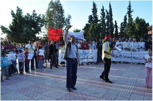 مسيرة لحركة 20 فبراير بابن جرير تحث شعار" نموت ولا المذلة " مسيرة لحركة 20 فبراير بابن جرير تحث شعار" نموت ولا المذلة "