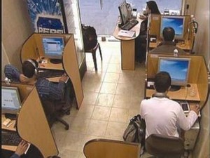 إرهاب: نوادي الأنترنت تحت المراقبة في الدار البيضاء إرهاب: نوادي الأنترنت تحت المراقبة في الدار البيضاء