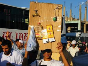 في اليوم العالمي للتظاهر رجال الأمن يمنعون 20 فبراير بسطات من الدخول إلى حي سيدي عبد الكريم في اليوم العالمي للتظاهر رجال الأمن يمنعون 20 فبراير بسطات من الدخول إلى حي سيدي عبد الكريم