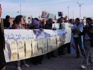 وقفة احتجاجية للجمعية المغربية لحقوق الإنسان بمراكش (ألبوم صور) وقفة احتجاجية للجمعية المغربية لحقوق الإنسان بمراكش (ألبوم صور)