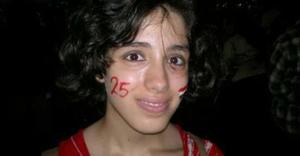 علياء المهدي... من الآن فصاعداً، لن ينسى أحد هذا الاسم بعدما ازداد عدد زوّار مدوّنة الناشطة المصرية بسبب صورها العارية التي تتخذ فيها موقفاً من القمع الذي ازداد في المحروسة علياء المهدي... من الآن فصاعداً، لن ينسى أحد هذا الاسم بعدما ازداد عدد زوّار مدوّنة الناشطة المصرية بسبب صورها العارية التي تتخذ فيها موقفاً من القمع الذي ازداد في المحروسة