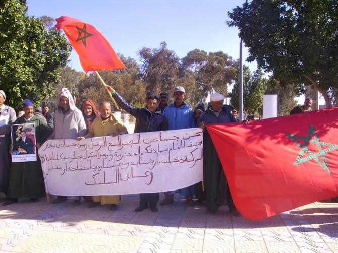 مسيرة احتجاجية لسكان الجماعة السلالية الصوالح الرمل بإقليم الرحامنة