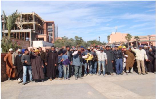 سكان جماعة ايت طالب باقليم الرحامنة في مسيرة احتجاجية ضد المضاربة في مادة الدقيق المدعم