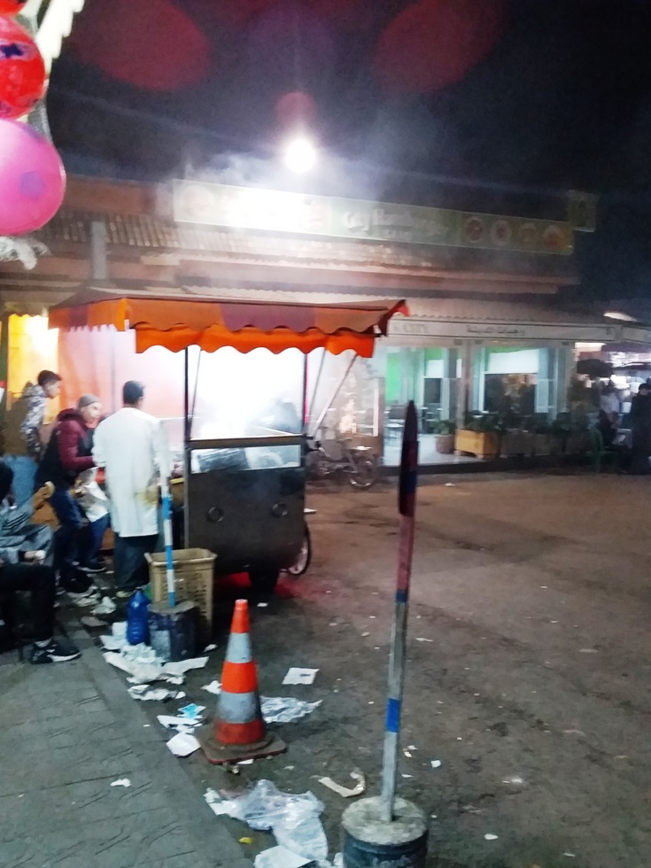 ابن جرير بين عشوائية محلات بيع الأكلات الخفيفة واهمال السلطات ابن جرير بين عشوائية محلات بيع الأكلات الخفيفة واهمال السلطات