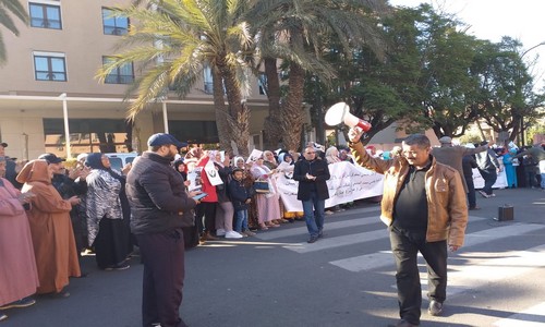 وقفة احتجاجية أمام محكمة الاستيناف بمراكش دعما للحقوقي محمد المديمي. وقفة احتجاجية أمام محكمة الاستيناف بمراكش دعما للحقوقي محمد المديمي.