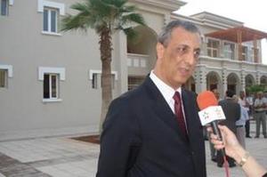 عامل إقليم الرحامنة يسبح في مياه الشباب لإنقاذ الفريق من الغرق عامل إقليم الرحامنة يسبح في مياه الشباب لإنقاذ الفريق من الغرق