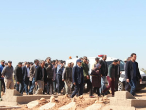 موكب جنائزي مهيب يشيع فقيد الصحافة المغربية ’’محمد الحجام‘‘ إلى مثواه الأخير موكب جنائزي مهيب يشيع فقيد الصحافة المغربية ’’محمد الحجام‘‘ إلى مثواه الأخير