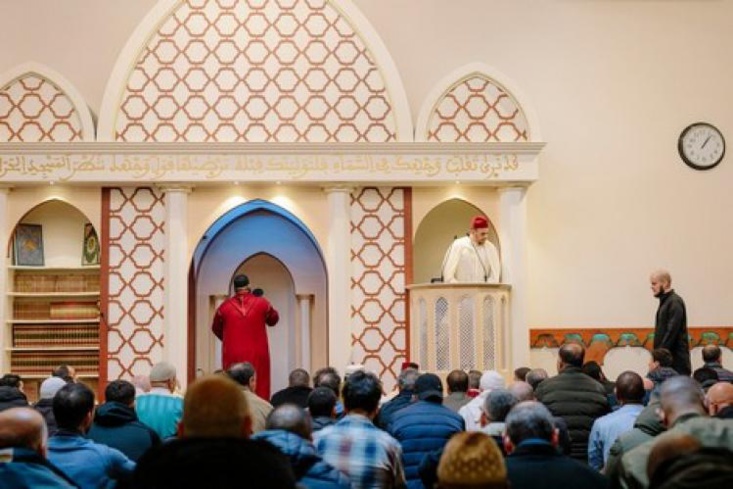 مجلس المساجد المغربية في هولندا يقرر رفع الآذان في 40 مسجداً ! مجلس المساجد المغربية في هولندا يقرر رفع الآذان في 40 مسجداً !