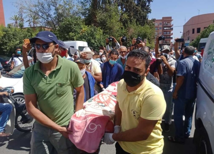 المغاربة يودعون “عبد الجبار الوزير” في جنازة مهيبة المغاربة يودعون “عبد الجبار الوزير” في جنازة مهيبة