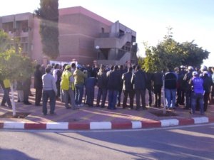 احتجاج النقابات الفوسفاطية بابن جرير اهمال وتجاوزات ولا مبالاة ومعاناة دائمة للعمال احتجاج النقابات الفوسفاطية بابن جرير اهمال وتجاوزات ولا مبالاة ومعاناة دائمة للعمال