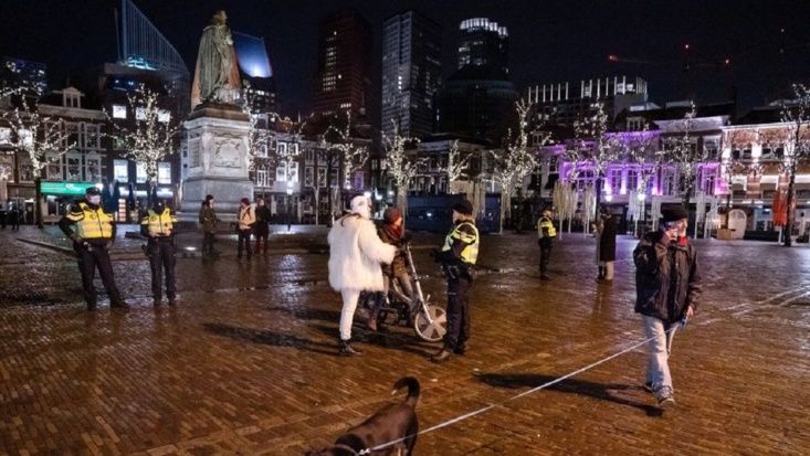 القضاء الهولندي يقضي برفع حظر التجول ويعتبره انتهاكا لحرية التنقل القضاء الهولندي يقضي برفع حظر التجول ويعتبره انتهاكا لحرية التنقل