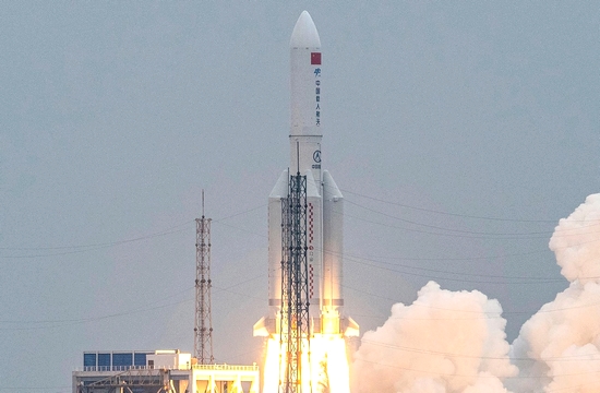 الصين تعلن تفكك الصاروخ الفضائي التائه