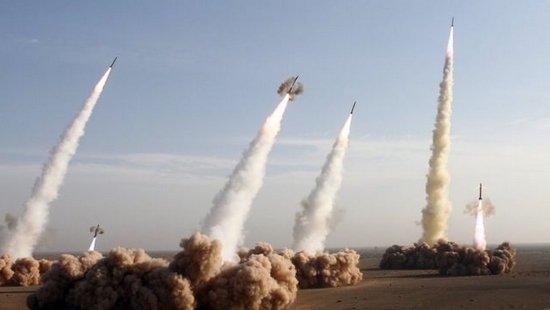 إيران تقصف مصانع عسكرية بإسرائيل