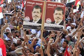 حركة "مغاربة مع مرسي" تدعو لمسيرات تندد بـ "الانقلاب" بمصر حركة "مغاربة مع مرسي" تدعو لمسيرات تندد بـ "الانقلاب" بمصر