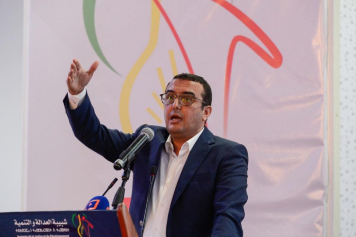 أمكراز: استهداف “البيجيدي” ستكون له آثار عكسية والجمع بين المال والسياسة مفسدة أمكراز: استهداف “البيجيدي” ستكون له آثار عكسية والجمع بين المال والسياسة مفسدة