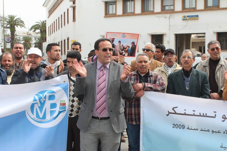 “حماة المال العام” يحتجون أمام البرلمان ضد منحة الوزراء وعودة المفسدين للمؤسسات التمثيلية