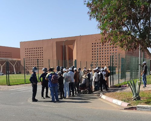إدارة الفوسفاط بابن جرير تتعمد إغلاق باب الشغل في وجه أبناء منطقة الرحامنة واحتجاجات المعطلين مستمرة إدارة الفوسفاط بابن جرير تتعمد إغلاق باب الشغل في وجه أبناء منطقة الرحامنة واحتجاجات المعطلين مستمرة