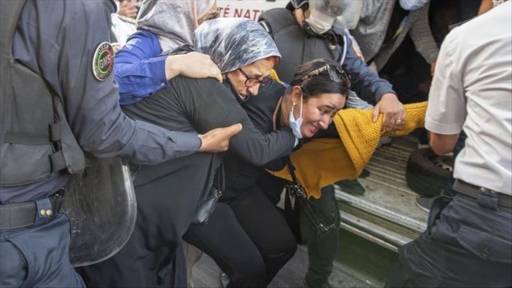 وقفات احتجاجية في عدة مدن مغربية رافضة لقرار فرض "جواز التلقيح " وقفات احتجاجية في عدة مدن مغربية رافضة لقرار فرض "جواز التلقيح "