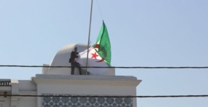 المغرب يقدم اعتذار للجزائر على حادث انزال العلم الجزائري من القنصلية بالدارالبيضاء المغرب يقدم اعتذار للجزائر على حادث انزال العلم الجزائري من القنصلية بالدارالبيضاء