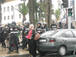 إصابات واعتقالات في صفوف التنسيق الميداني للمجازين المعطلين إصابات واعتقالات في صفوف التنسيق الميداني للمجازين المعطلين