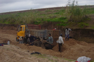 مافيا نهب الرمال باقليم الرحامنة ... استغلال بشع للمقالع مافيا نهب الرمال باقليم الرحامنة ... استغلال بشع للمقالع
