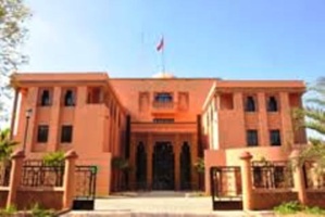 أساتذة جامعة القاضي عياض يعممون عريضة جامعية ويعبؤون للإضراب الجهوي أساتذة جامعة القاضي عياض يعممون عريضة جامعية ويعبؤون للإضراب الجهوي