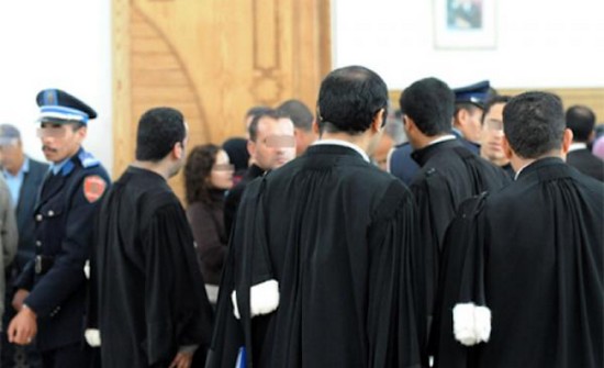 منع المحامين والمرتفقين غير المتوفرين على جواز التلقيح من القيام بمهامهم بالمحاكم إنكار للعدالة منع المحامين والمرتفقين غير المتوفرين على جواز التلقيح من القيام بمهامهم بالمحاكم إنكار للعدالة