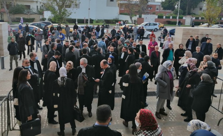المحامون يقاطعون الجلسات احتجاجا على فرض جواز التلقيح للولوج إلى المحاكم المحامون يقاطعون الجلسات احتجاجا على فرض جواز التلقيح للولوج إلى المحاكم