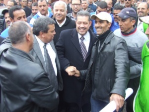 وأخيرا تنفس عمال شركة “بيست ميلك” الصعداء.. وأخيرا تنفس عمال شركة “بيست ميلك” الصعداء..