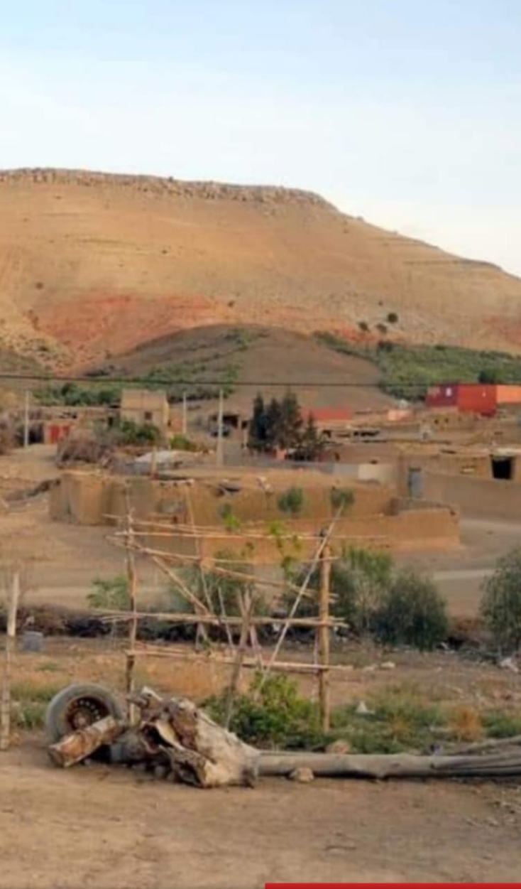 سكان البوادي في الرحامنة يطلقون تسميات غريبة على المرتفعات والهضاب القريبة من مقر دواويرهم. سكان البوادي في الرحامنة يطلقون تسميات غريبة على المرتفعات والهضاب القريبة من مقر دواويرهم.