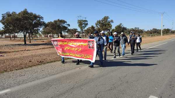 مسيرة احتجاجية للمعطلين الحاملين للشهادات واعتصام أمام المركب المنجمي للفوسفاط بابن جرير   مسيرة احتجاجية للمعطلين الحاملين للشهادات واعتصام أمام المركب المنجمي للفوسفاط بابن جرير