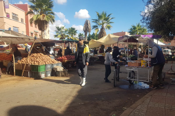   احتلال فاضح للرصيف بابن جرير....الوضع أضحى كارثيا للغاية 