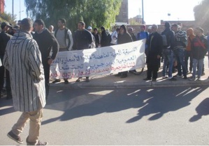 مسيرة غضب حاشدة بابن جرير لفعاليات المجتمع المدني : استنكارا لتجاوزات مصلحة الكهرباء مسيرة غضب حاشدة بابن جرير لفعاليات المجتمع المدني : استنكارا لتجاوزات مصلحة الكهرباء