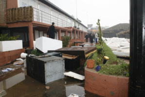 مدن ساحلية تقضي ليلة بيضاء بسبب موجات مدٍّ بحري عاليَة مدن ساحلية تقضي ليلة بيضاء بسبب موجات مدٍّ بحري عاليَة