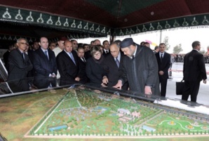 جلالة الملك بقلعة السراغنة .. مشاريع اجتماعية وبيئية تستجيب لانتظارات الساكنة المحلية جلالة الملك بقلعة السراغنة .. مشاريع اجتماعية وبيئية تستجيب لانتظارات الساكنة المحلية