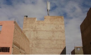 سكان الزنقة 13 بحي افريقيا بابن جرير يحتجون على اقامة محطة للدفع للهاتف النقال : سكان الزنقة 13 بحي افريقيا بابن جرير يحتجون على اقامة محطة للدفع للهاتف النقال :