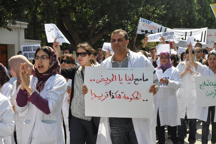 تقرير: 14 ألف طبيب يمارسون بالخارج والمغرب بحاجة إلى 32 ألف طبيب إضافي و 65 ألف مهني صحي