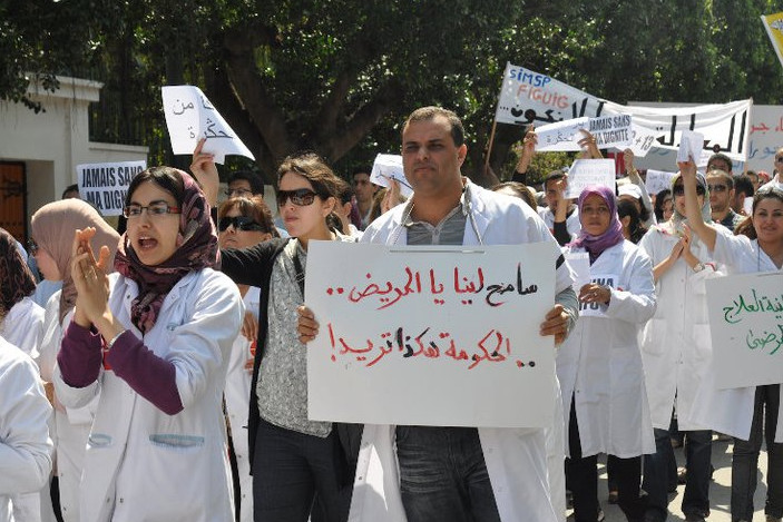 تقرير: 14 ألف طبيب يمارسون بالخارج والمغرب بحاجة إلى 32 ألف طبيب إضافي و 65 ألف مهني صحي تقرير: 14 ألف طبيب يمارسون بالخارج والمغرب بحاجة إلى 32 ألف طبيب إضافي و 65 ألف مهني صحي